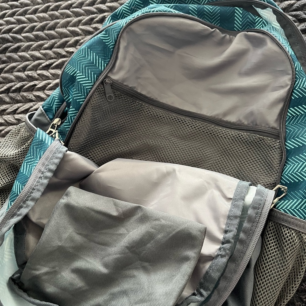 Adidas duffle bag and backpack. - Picture 10 of 16